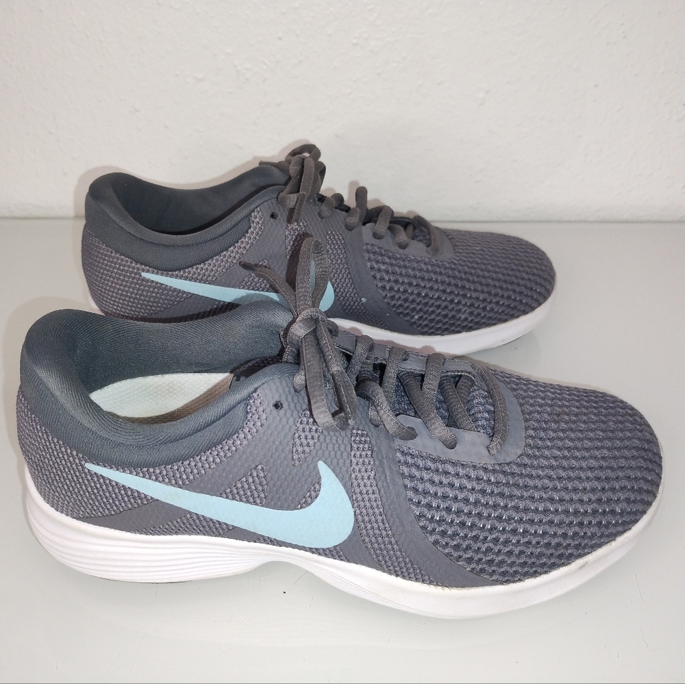 Nike Revolution 4 Women's size 7 Running Jogging Athletics Shoe. Ocean Bliss Gun